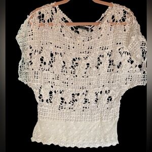 DULCIE (M) CROCHETED WHITE TOP WITH CAP SLEEVES AND‎ LACE BOTTOM PREOWNED